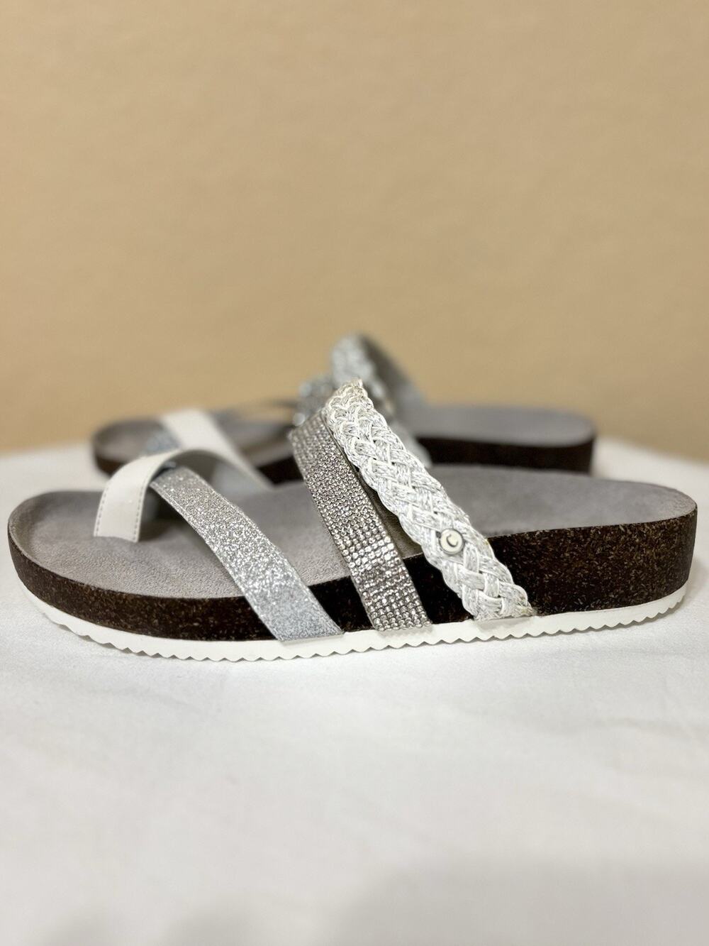 Circus by Sam Edelman Women’s Oakley Slide Sandal White/Silver Size US 6 М